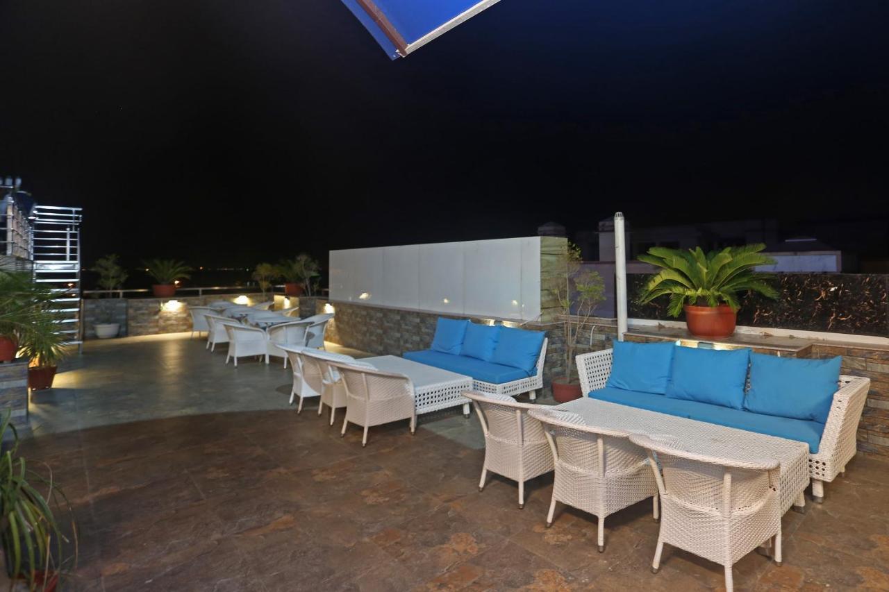 Hotel Pearl Blue Agra  Εξωτερικό φωτογραφία